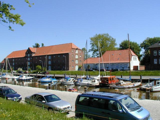 Idyllisches Reethaus Toenning Apartment Bagian luar foto